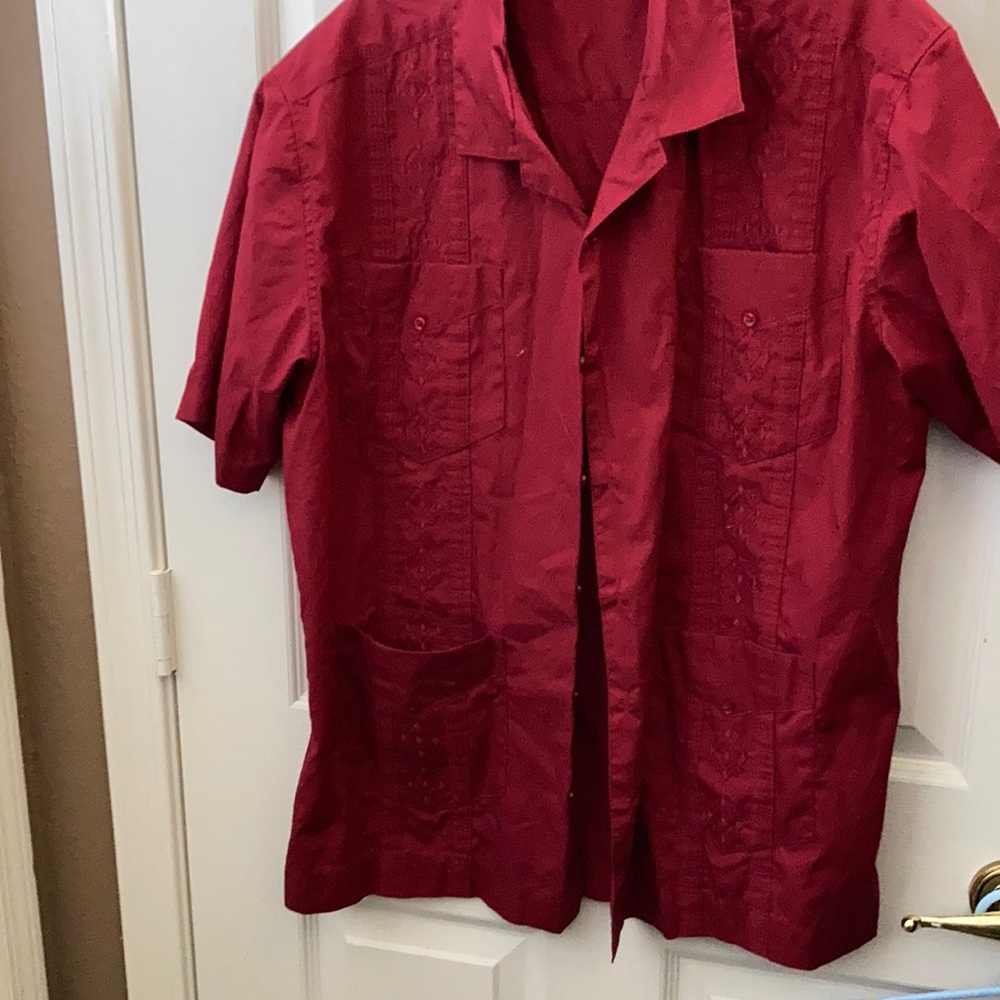FINAL MARKDOWN Men’s chispa shirt large